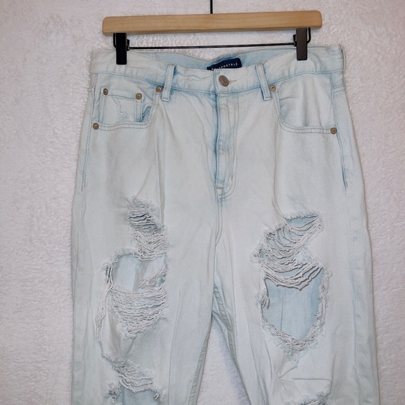 Aeropostale AERO Light Wash Denim Distressed High Rise 90s Baggy Straight Jeans - Picture 2 of 6